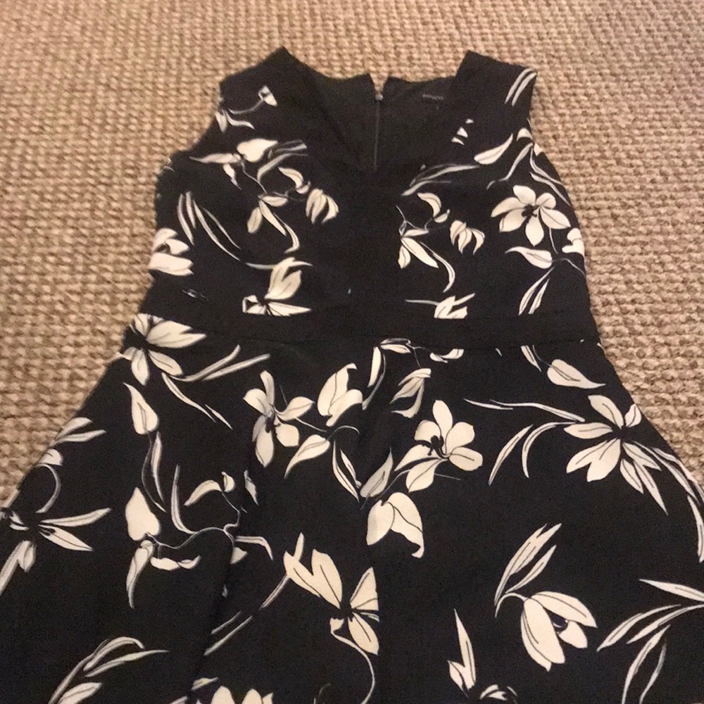 Black flor sleeveless v neck dress